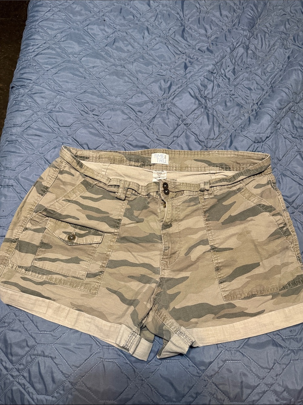 Time and Tru Women's Camouflage Cargo Shorts - Olive/Tan